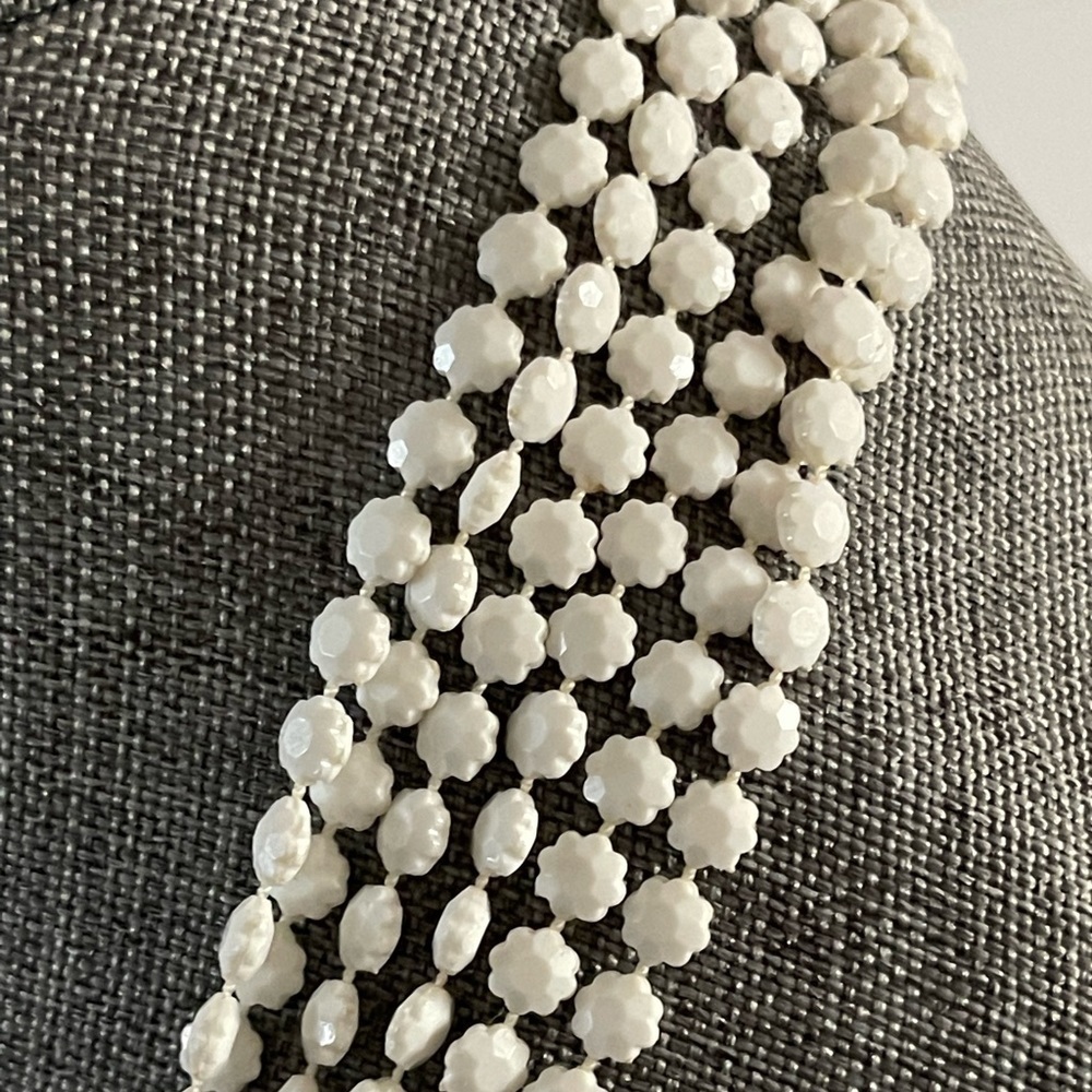 Vintage Womens Retro White Bead Wrap Necklace 52” Pin-Up - Picture 3 of 8